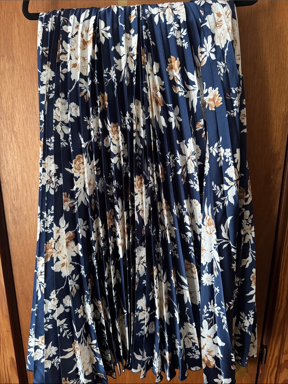 Abercrombie & Fitch Navy Floral Pleated Midi Skirt with Cream & Tan Blooms - Picture 3 of 3